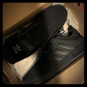 BLACK ADIDAS SNEAKERS SIZE 7 BRAND NEW WITH BOX